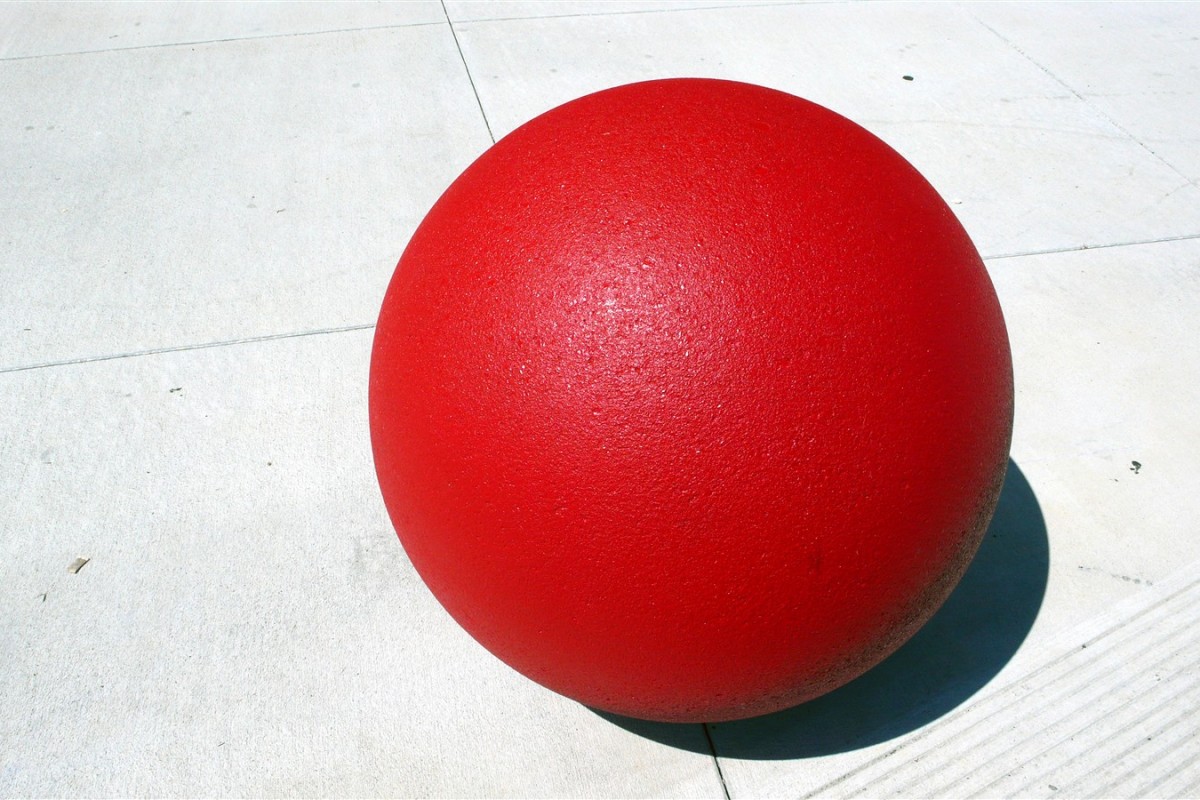 Ball gets bigger. Красный мяч. Мячик красного цвета. Большой красный резиновый мячик. Красный мячик 4.